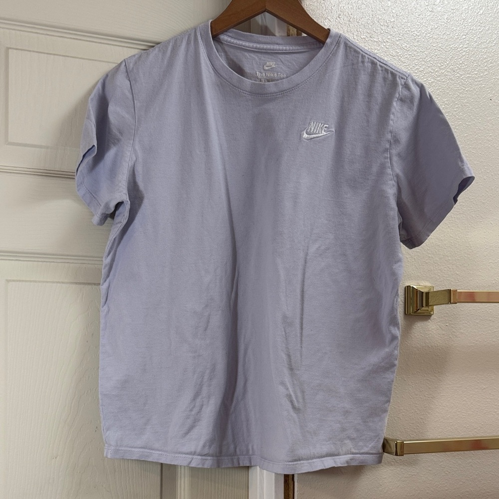 Nike Short-Sleeve Crewneck Tee in Light Lavender
